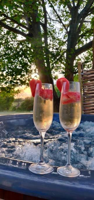 Romantic Shepherds Hut With Stunning Sunsets Hollingbourne Esterno foto