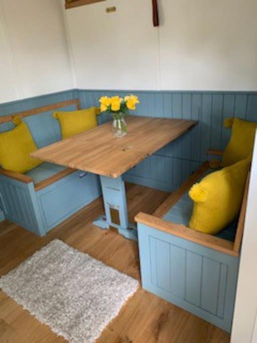 Romantic Shepherds Hut With Stunning Sunsets Hollingbourne Esterno foto