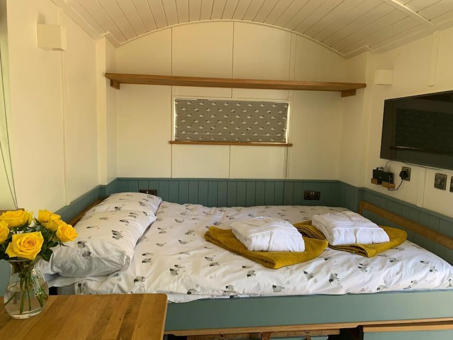 Romantic Shepherds Hut With Stunning Sunsets Hollingbourne Esterno foto